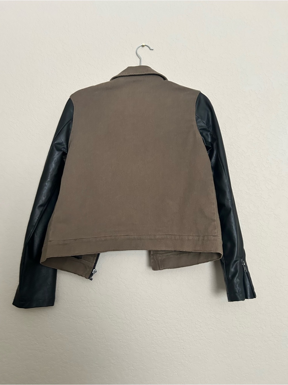 bycorpus/Urban Outfitters Two-Tone, faux leather Moto Jacket — size medium - Picture 4 of 4